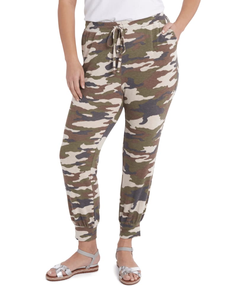 Front of a model wearing a size 1X Kellie Camo Joggers in AVENUE CAMO-226 by 1.State. | dia_product_style_image_id:262026